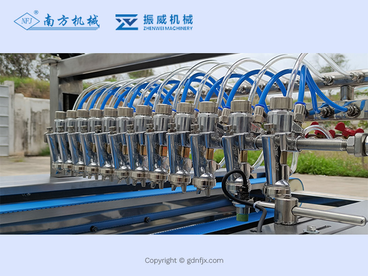 3噴油機(jī)噴嘴特寫(xiě)圖.jpg
